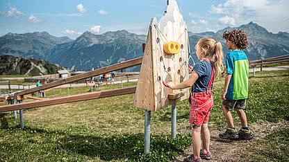 Two children playing in Alpenwelt Nova